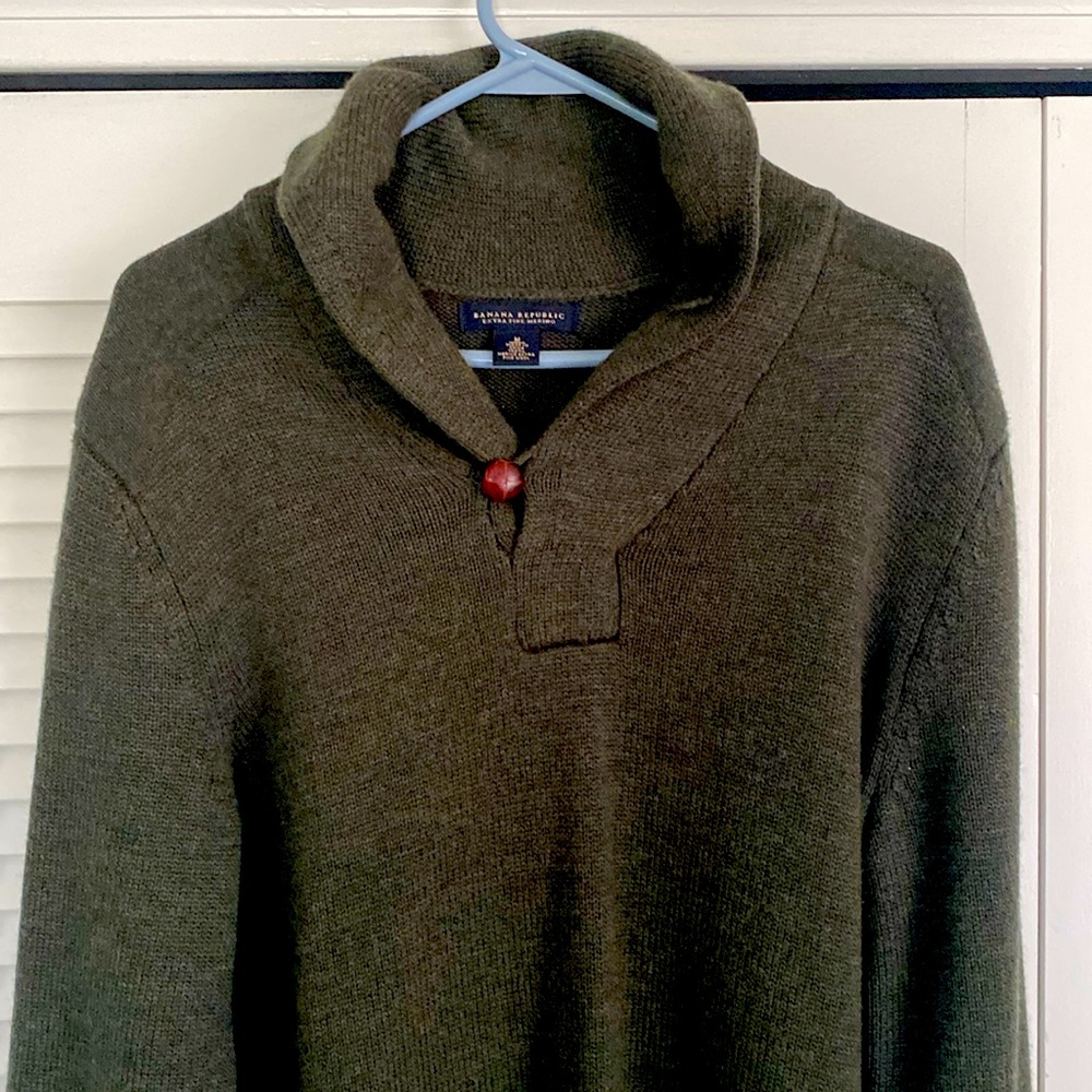 Banana Republic 100 % merino wool sweater